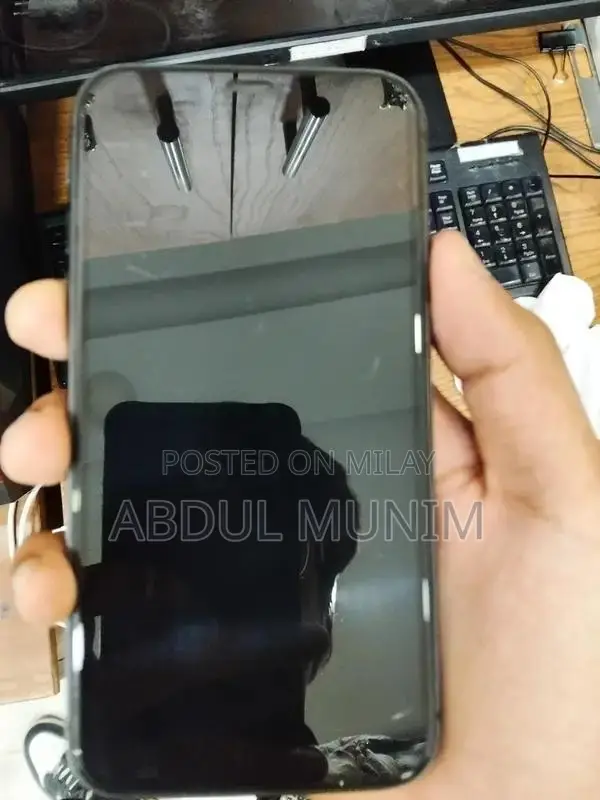 Apple iPhone 11 Waterproof Smartphone, Pre-Owned Excellent Condition