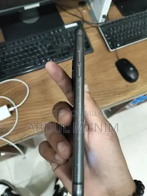 Apple iPhone 11 Waterproof Smartphone, Pre-Owned Excellent Condition