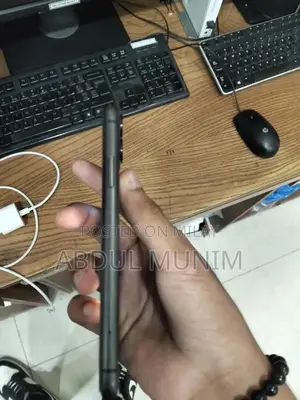 Apple iPhone 11 Waterproof Smartphone, Pre-Owned Excellent Condition