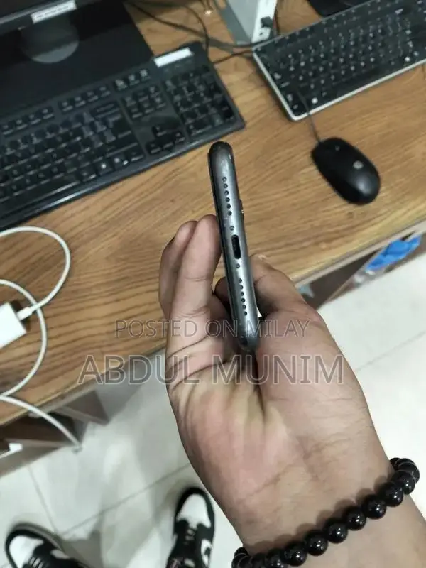 Apple iPhone 11 Waterproof Smartphone, Pre-Owned Excellent Condition