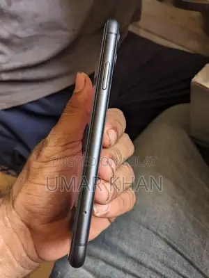 Apple iPhone 11 Smartphone with 94% Battery Health