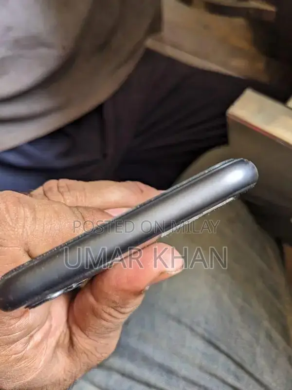 Apple iPhone 11 Smartphone with 94% Battery Health