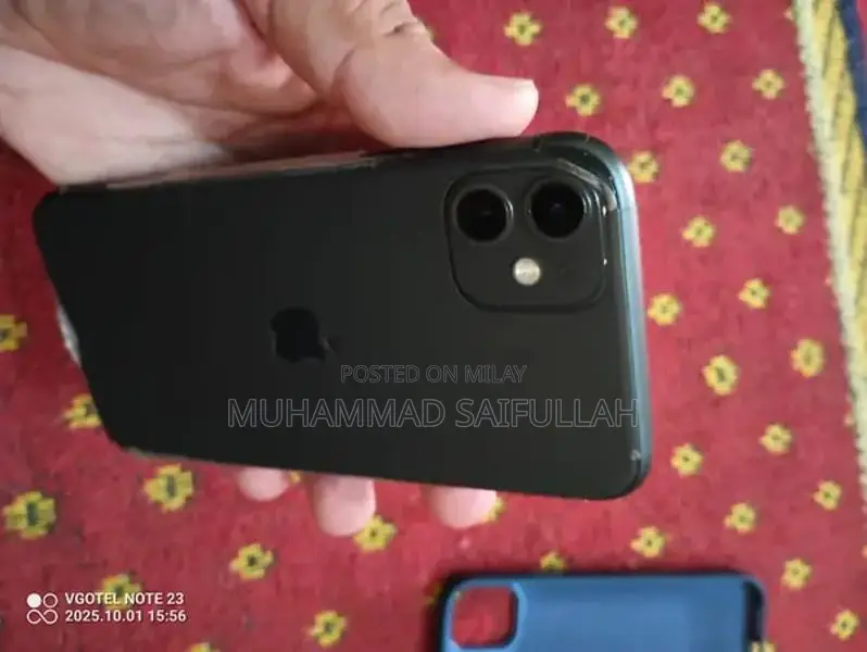 Apple iPhone 11 - 128GB Mint Condition Smartphone