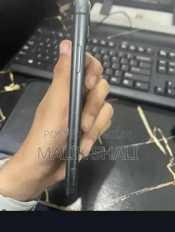 Apple iPhone 11 Factory Unlocked Smartphone