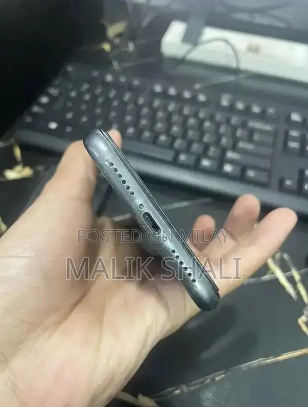 Apple iPhone 11 Factory Unlocked Smartphone