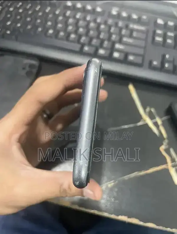 Apple iPhone 11 Factory Unlocked Smartphone
