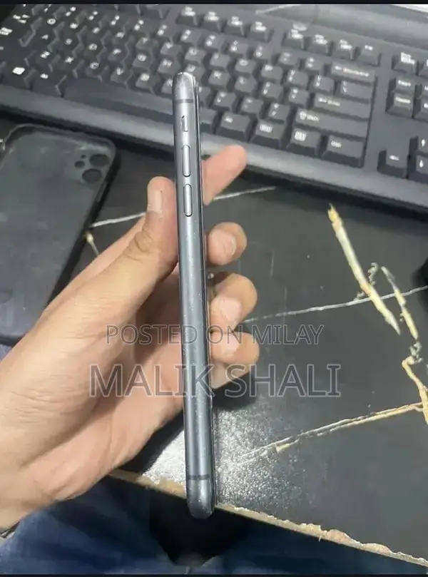 Apple iPhone 11 Factory Unlocked Smartphone