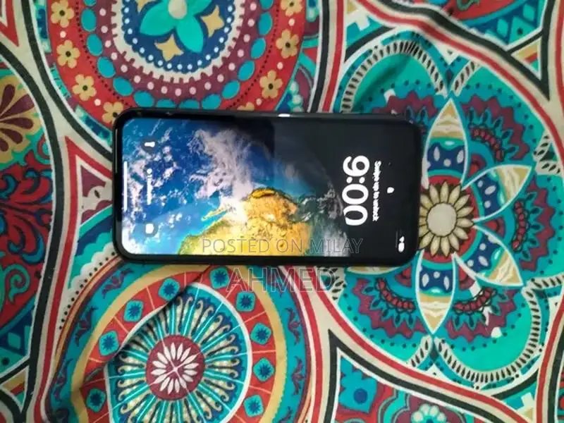 Apple Smartphone 64GB Non-PTA Excellent Condition