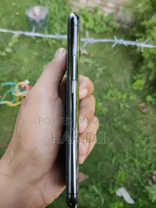 Apple iPhone 11 Pro 64GB Smartphone - Excellent Condition