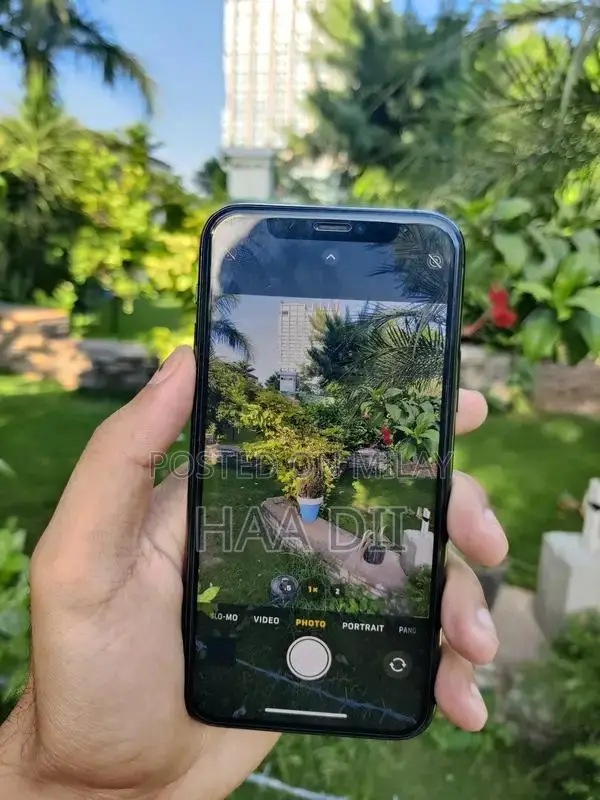 Apple iPhone 11 Pro 64GB Smartphone - Excellent Condition