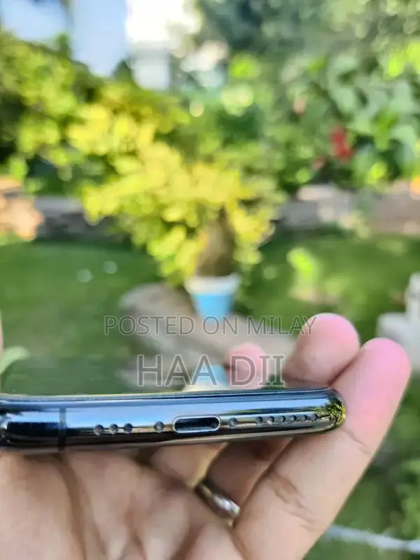 Apple iPhone 11 Pro 64GB Smartphone - Excellent Condition