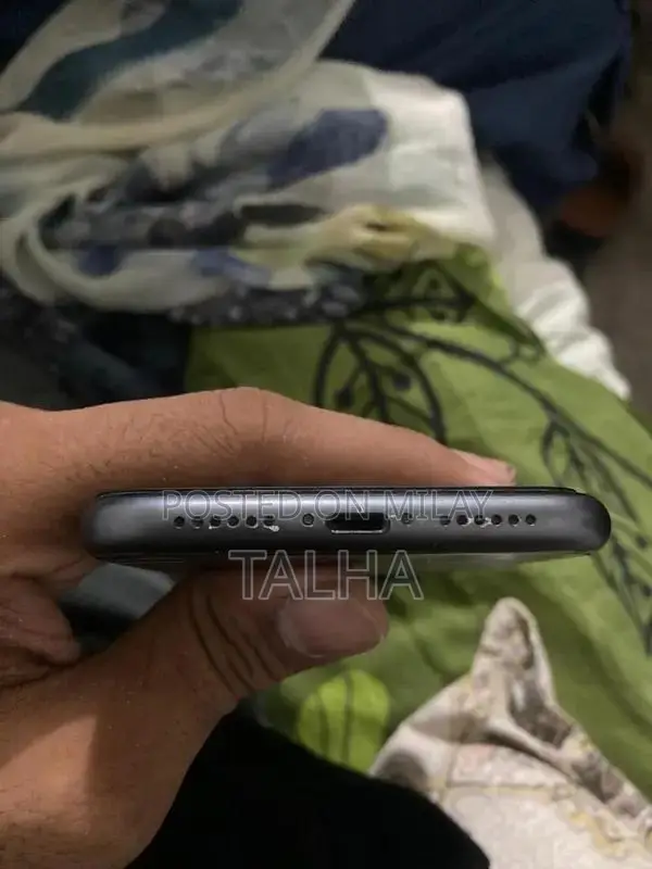 Apple iPhone 11 128GB Factory Unlocked with Battery Service