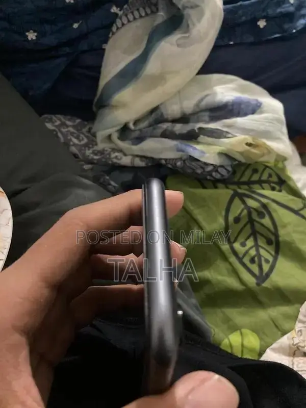 Apple iPhone 11 128GB Factory Unlocked with Battery Service