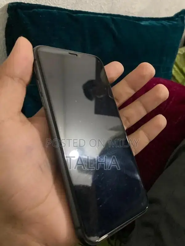 Apple iPhone 11 128GB Factory Unlocked with Battery Service