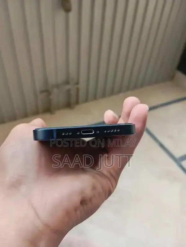 Apple iPhone 12 64GB Smartphone - Good Condition