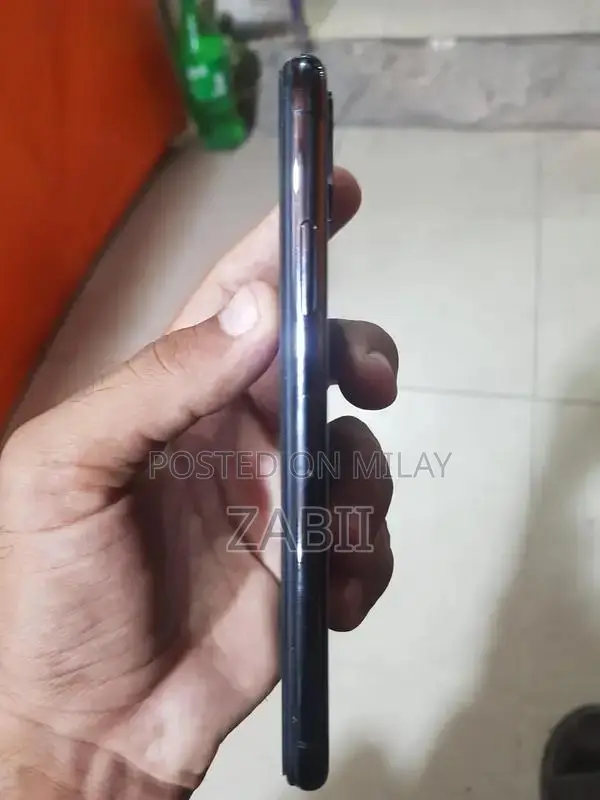 Apple iPhone X 64GB Black Smartphone