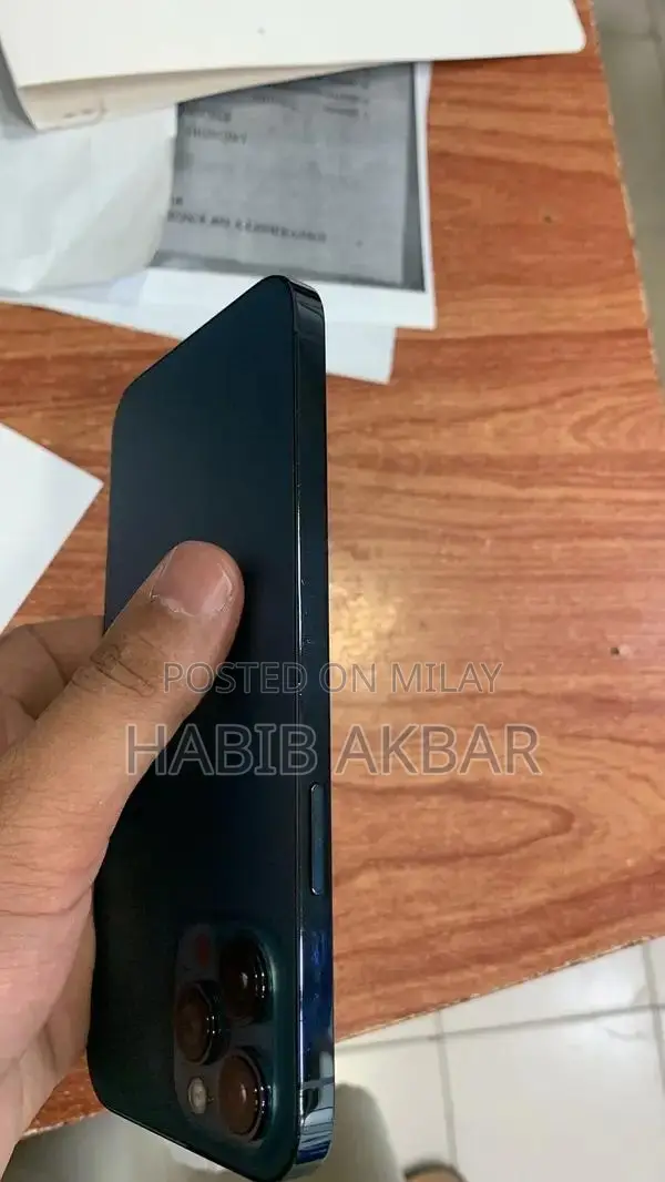 Premium Smartphone with High Storage and Excellent Battery