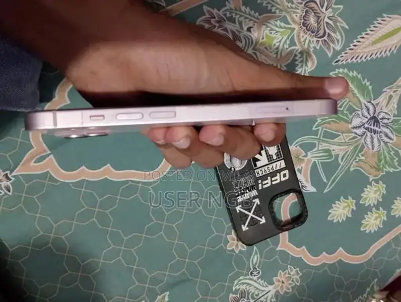 Apple iPhone 13 128GB Unlocked Smartphone