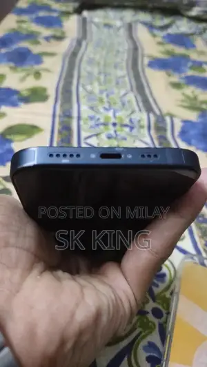 Apple iPhone 13 Smartphone - Excellent Condition