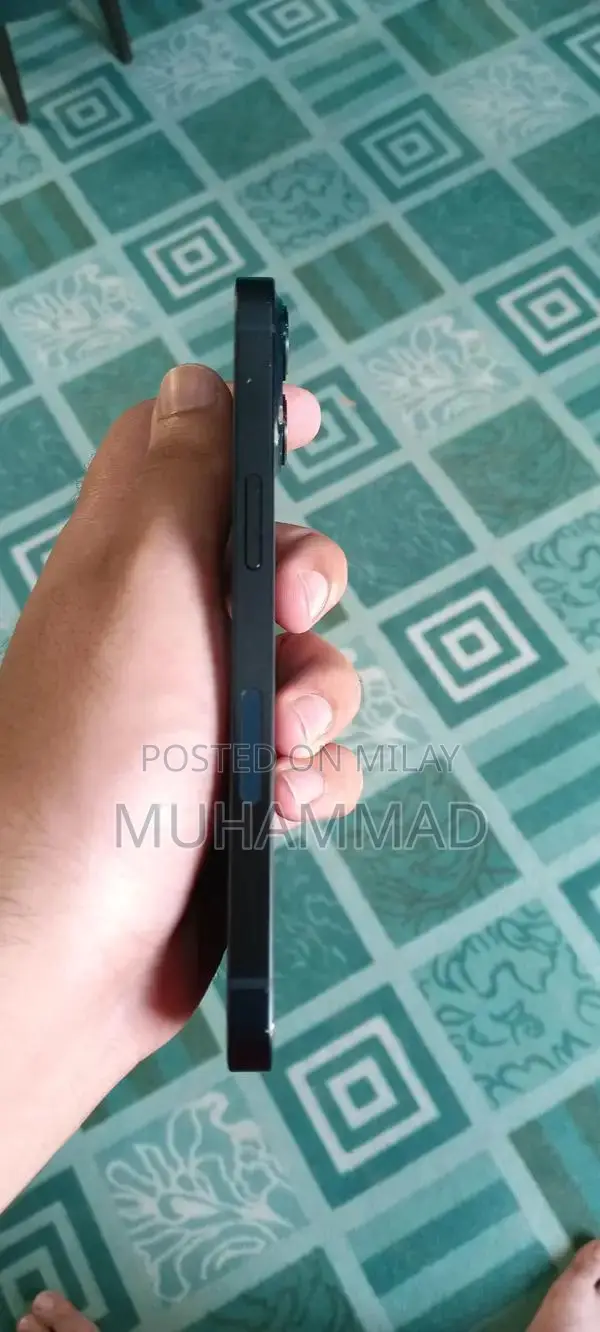 Apple iPhone 13 Midnight Blue Factory Unlocked Smartphone