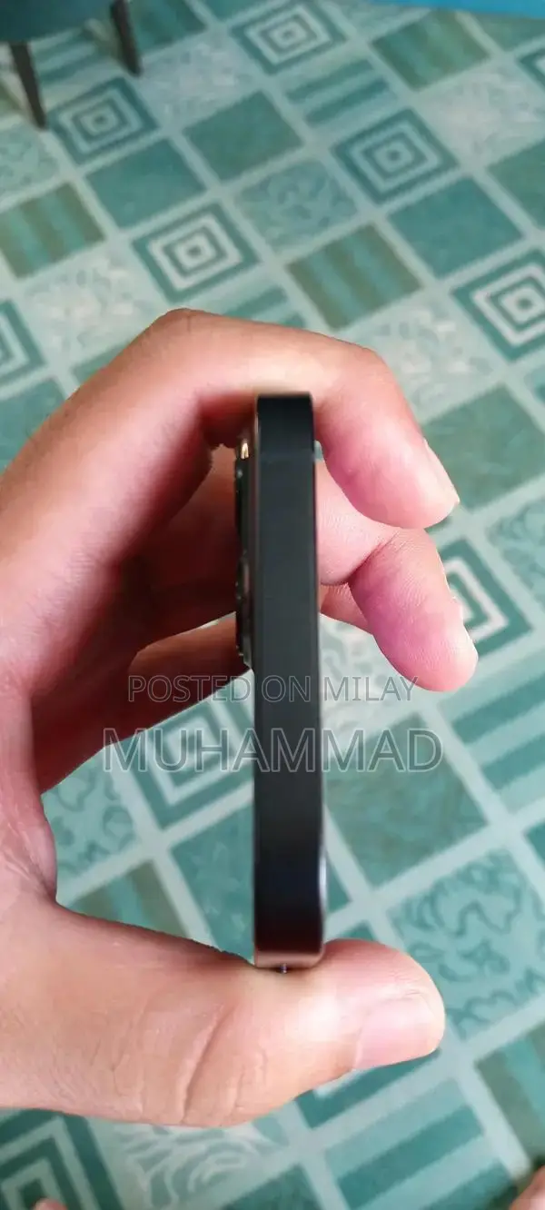 Apple iPhone 13 Midnight Blue Factory Unlocked Smartphone