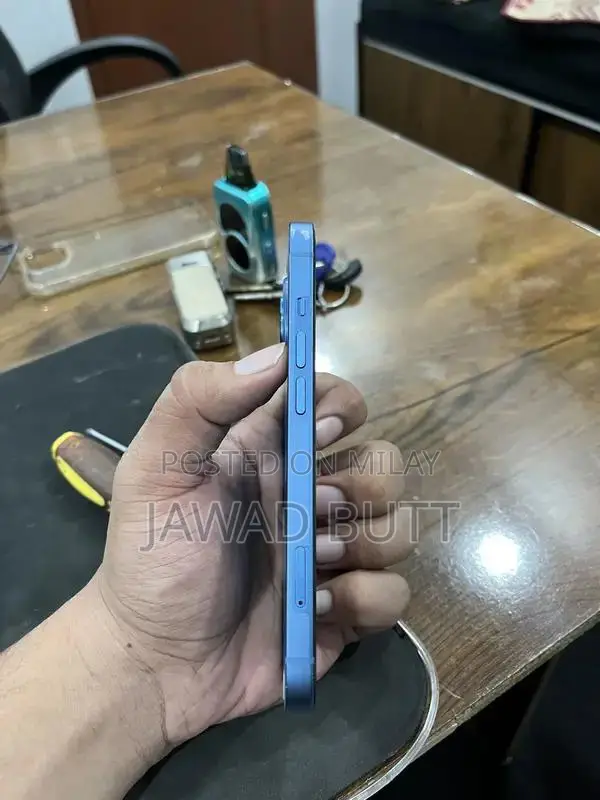 Apple iPhone 13 JV 128GB Smartphone