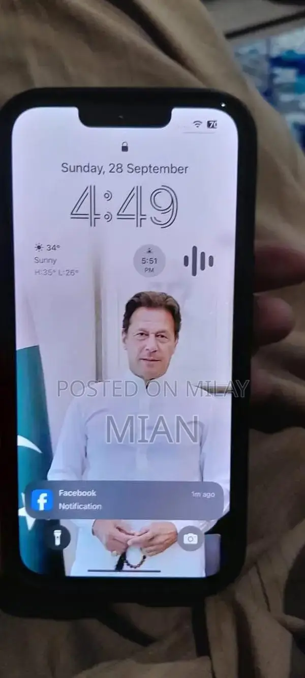 Apple iPhone 13 128GB Smartphone - Excellent Condition