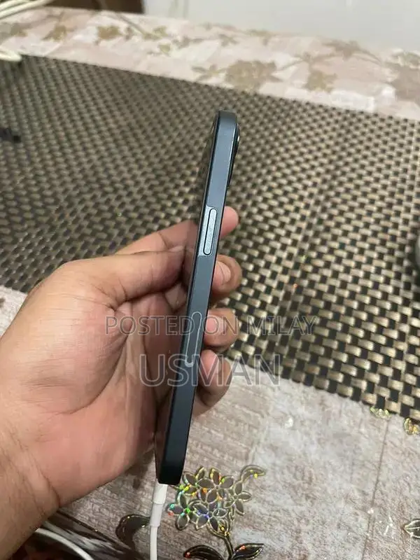 Apple iPhone 13 128GB Smartphone Black Edition