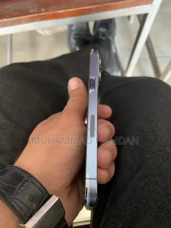 High-Performance Smartphone with Excellent Battery Health