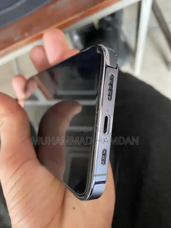 High-Performance Smartphone with Excellent Battery Health