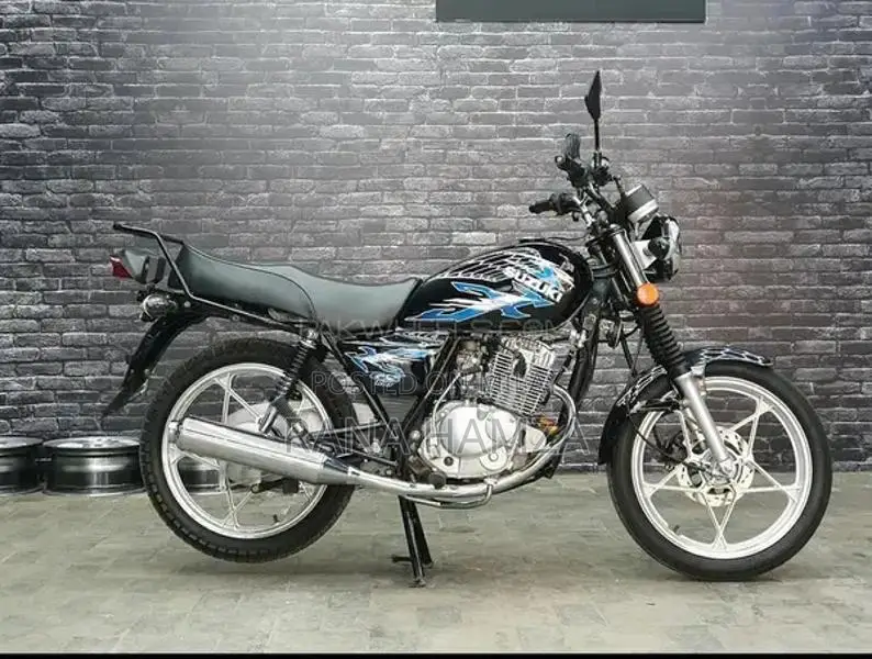 Suzuki GS 150 Motorcycle - Classic Black Cruiser