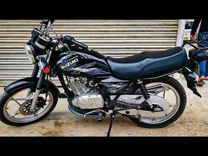 Suzuki GS 150 Motorcycle - Classic Black Cruiser