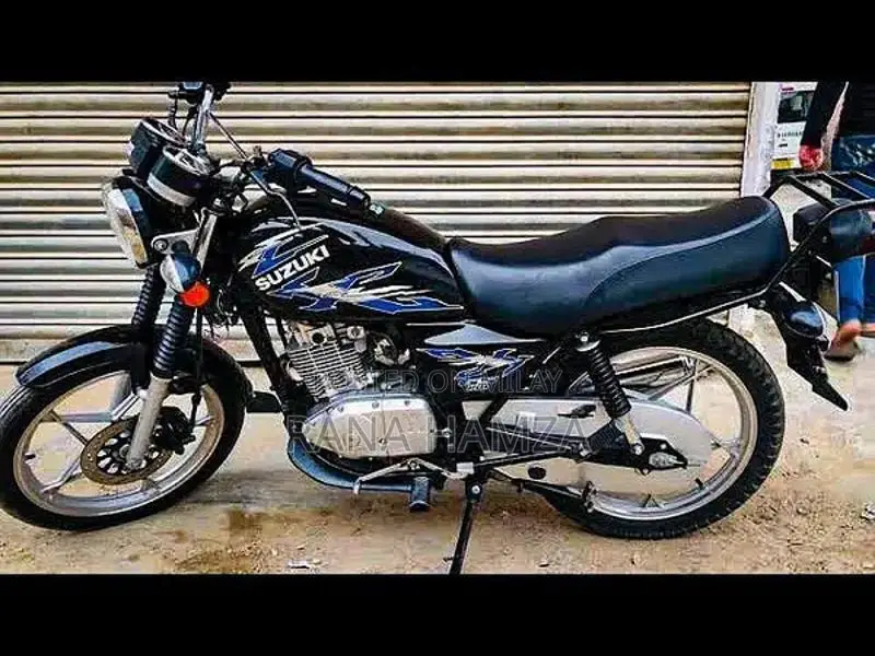 Suzuki GS 150 Motorcycle - Classic Black Cruiser