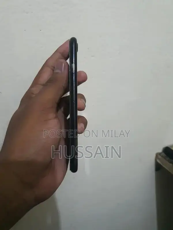 Apple iPhone 7 128GB Smartphone with Moderate Battery Health