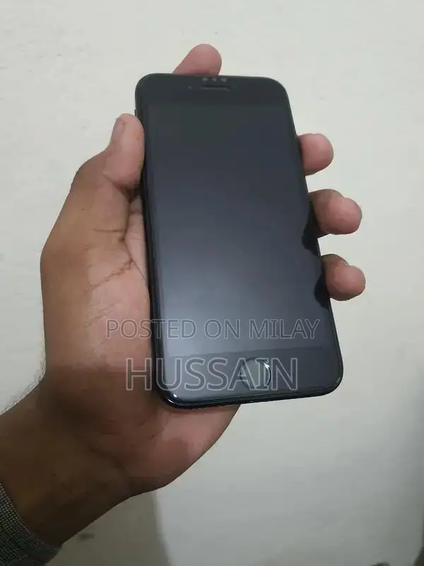 Apple iPhone 7 128GB Smartphone with Moderate Battery Health