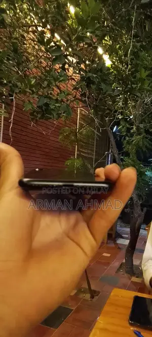 Apple iPhone 7 - 32GB Smartphone with Water Resistance