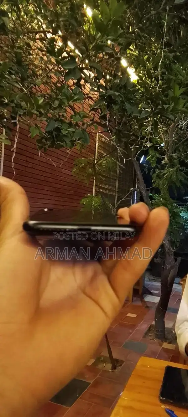 Apple iPhone 7 - 32GB Smartphone with Water Resistance