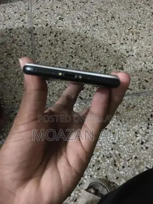 Partially Refurbished iPhone 7 with Working SIM