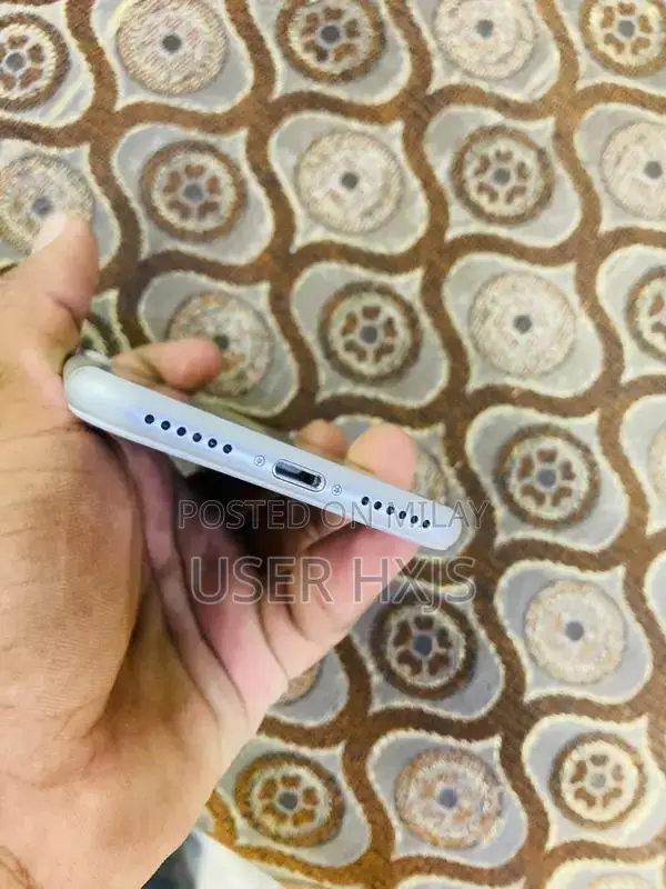 Apple iPhone 7 32GB Non-PTA Pristine Condition