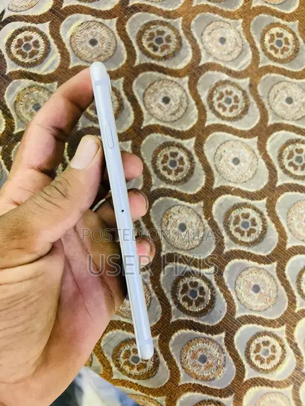 Apple iPhone 7 32GB Non-PTA Pristine Condition