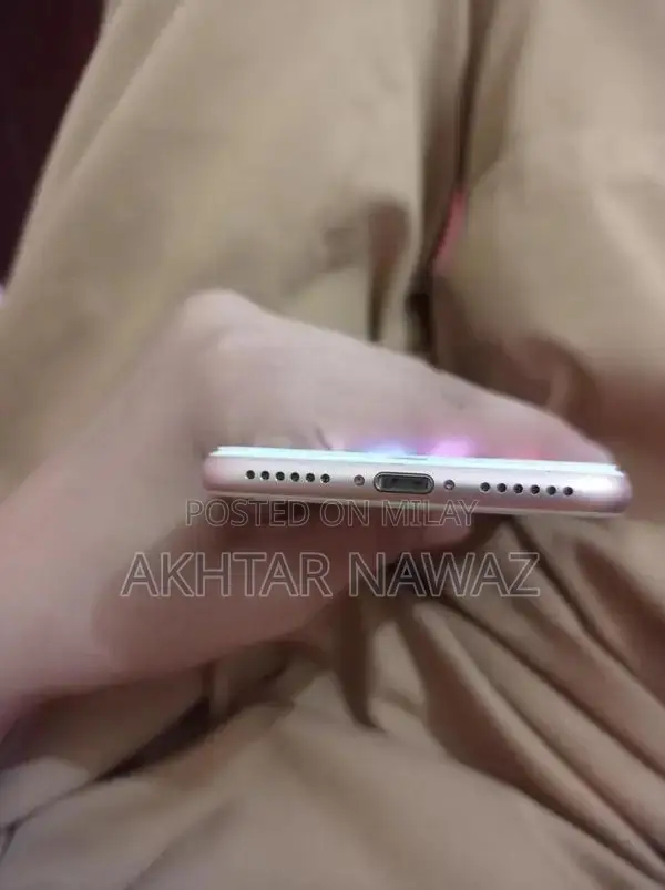 Apple iPhone 7 128GB Smartphone - Excellent Condition