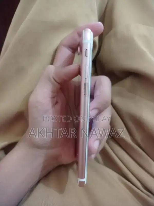 Apple iPhone 7 128GB Smartphone - Excellent Condition