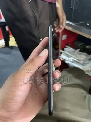 Apple iPhone 7 Plus Smartphone - Black 128GB