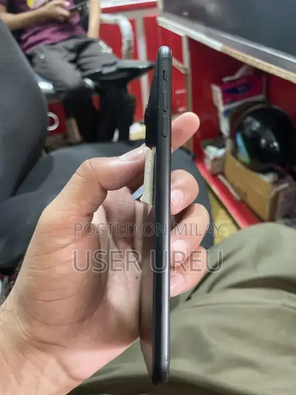 Apple iPhone 7 Plus Smartphone - Black 128GB