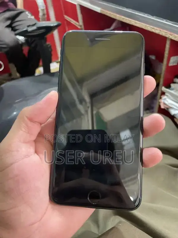 Apple iPhone 7 Plus Smartphone - Black 128GB