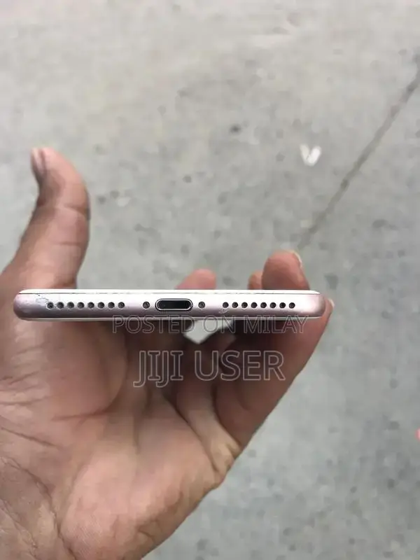 Functional iPhone 7 Plus 32GB Smartphone with Camera