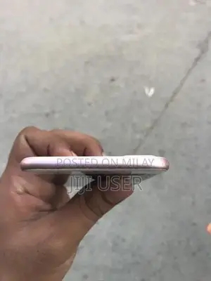 Functional iPhone 7 Plus 32GB Smartphone with Camera