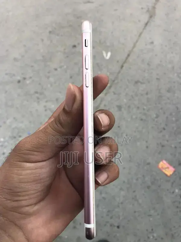 Functional iPhone 7 Plus 32GB Smartphone with Camera