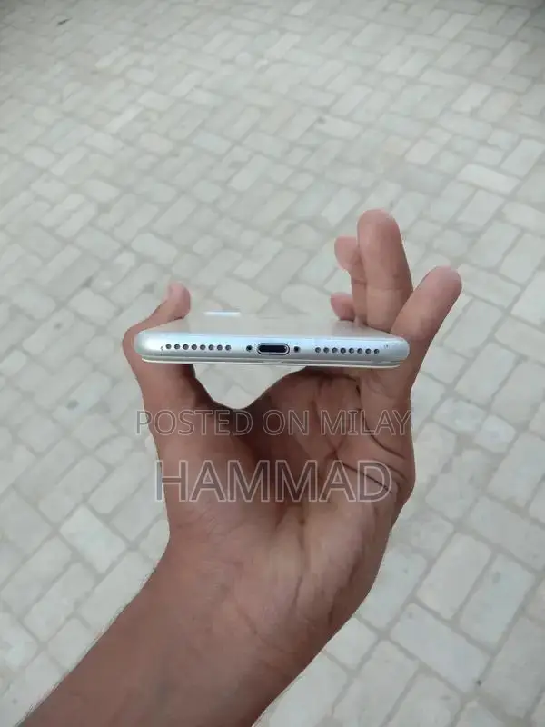 Apple iPhone 7 Plus 128GB Smartphone, Nearly Perfect Condition