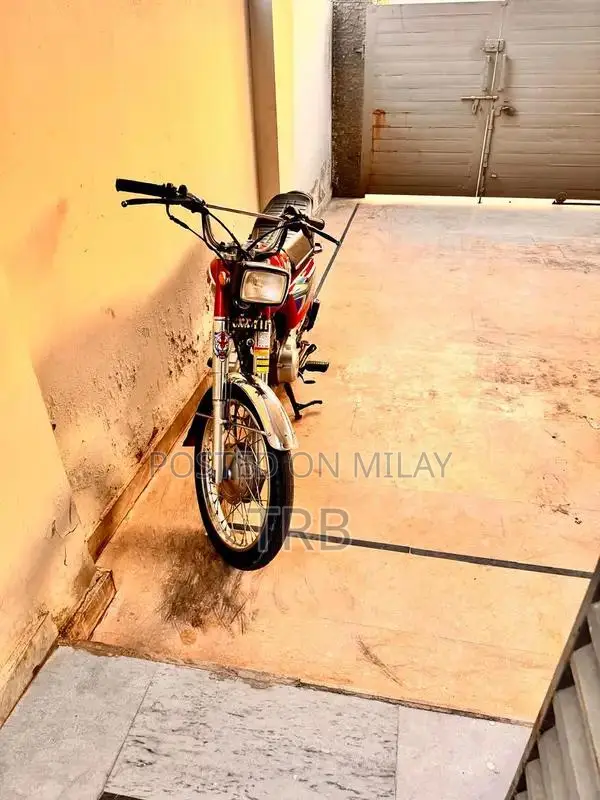 Honda 125 Motorcycle - Low Mileage, New Tires